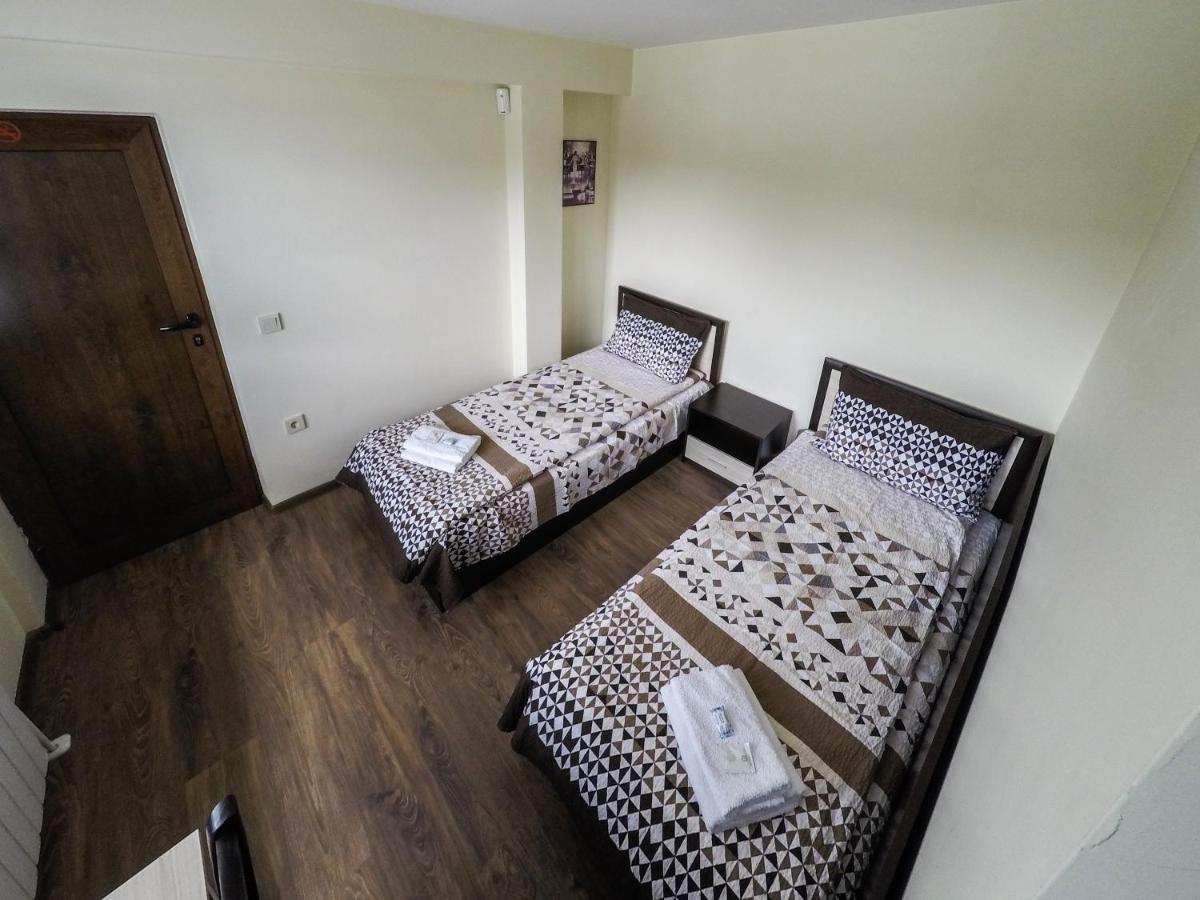 Divna Guest House Dospat Bagian luar foto