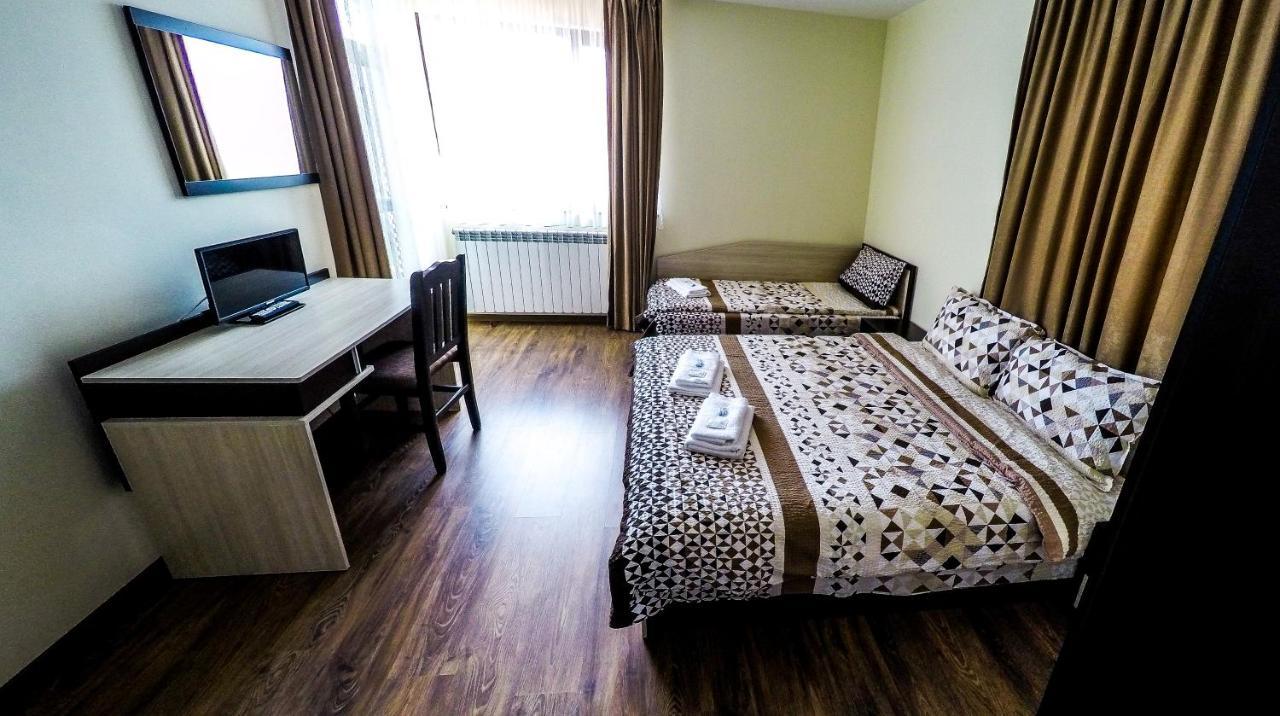 Divna Guest House Dospat Bagian luar foto