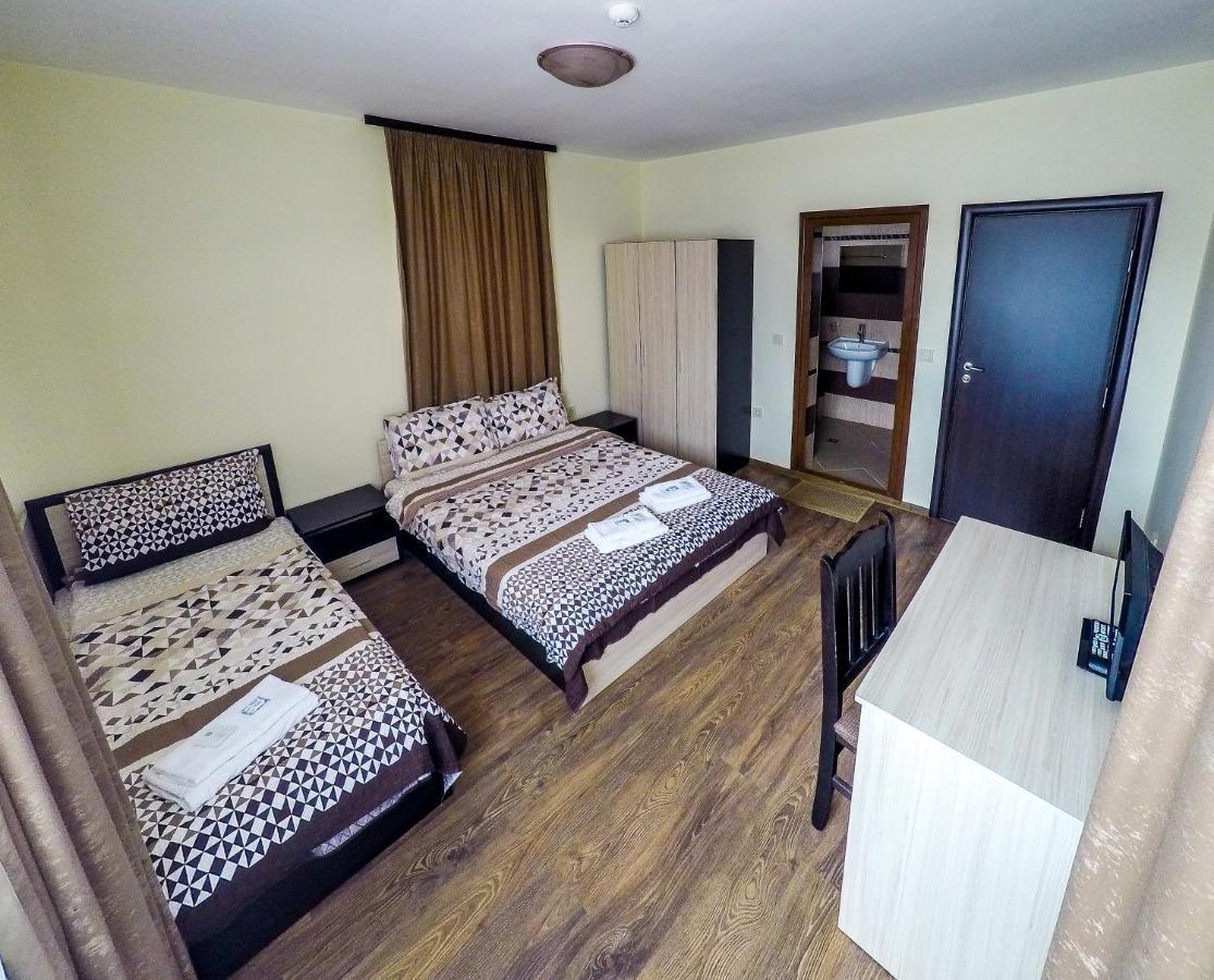 Divna Guest House Dospat Bagian luar foto