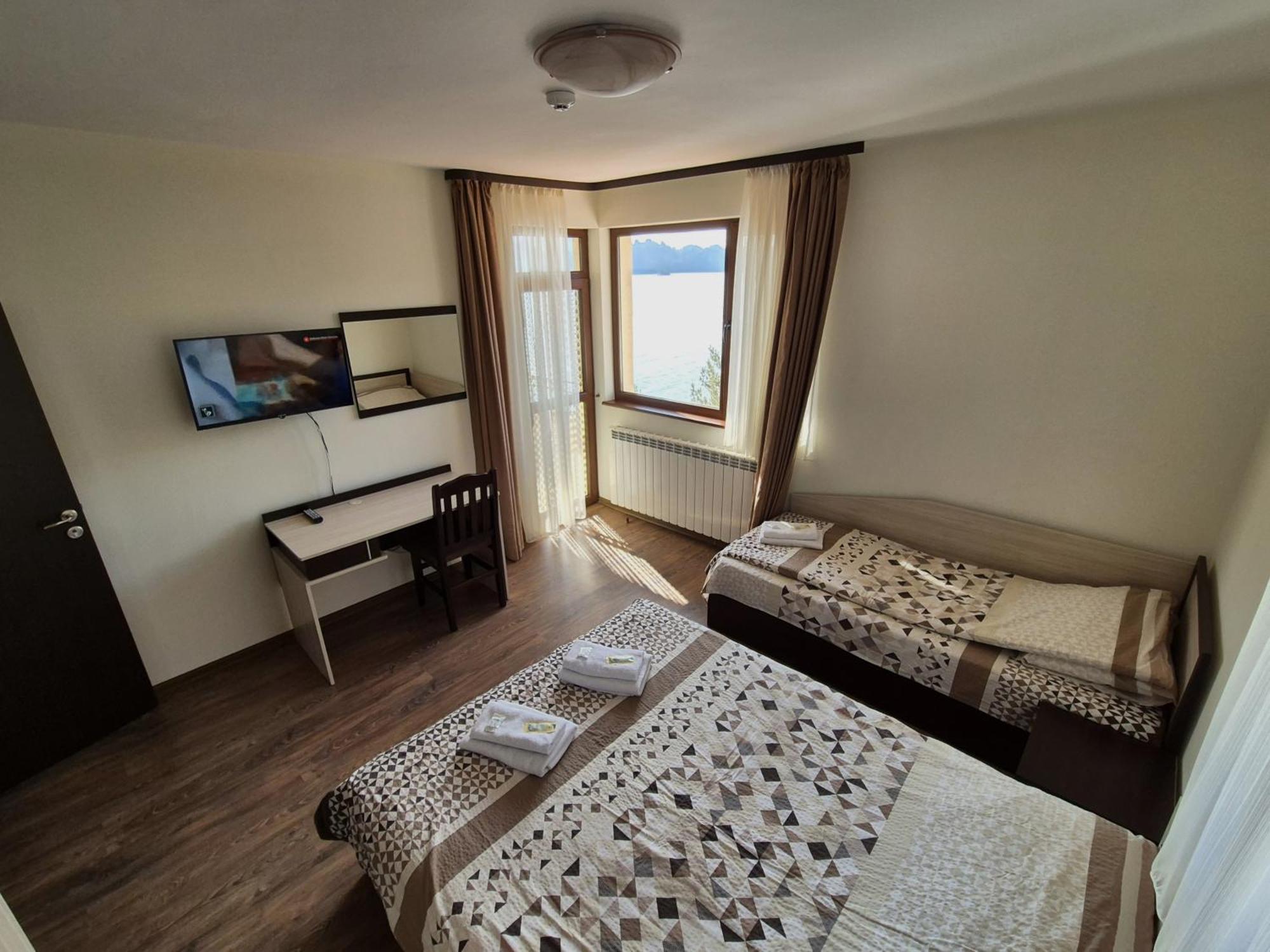 Divna Guest House Dospat Bagian luar foto