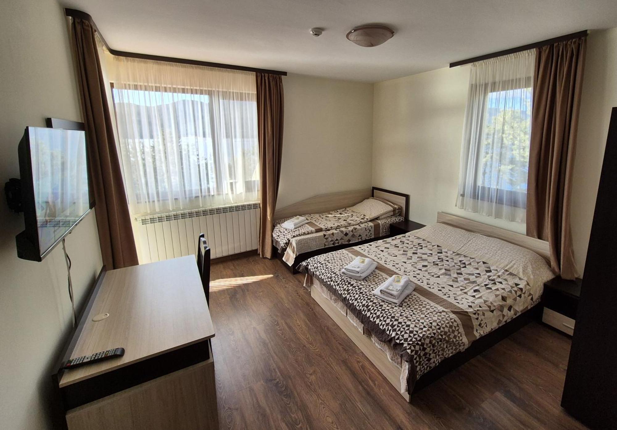Divna Guest House Dospat Bagian luar foto