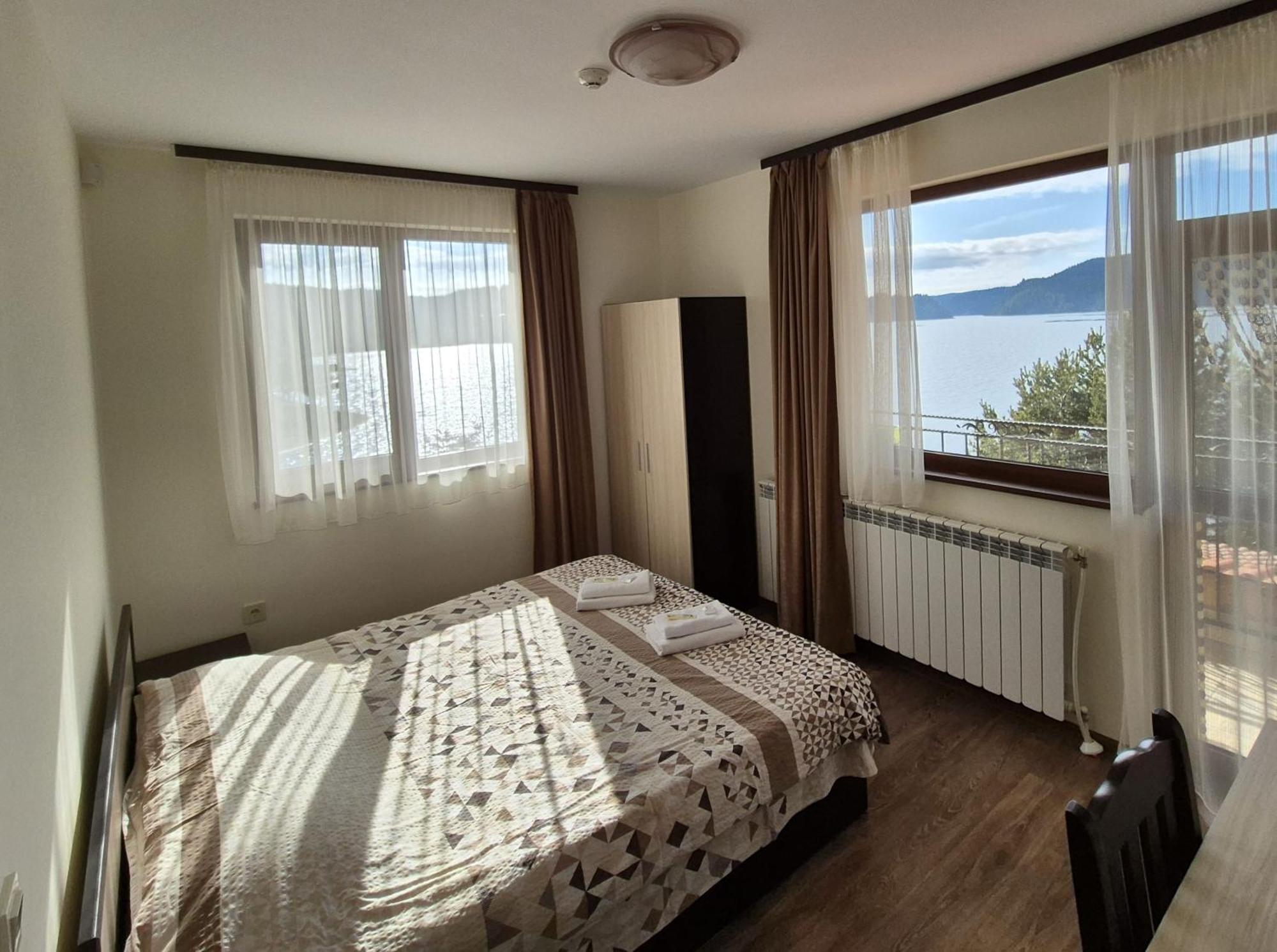 Divna Guest House Dospat Bagian luar foto