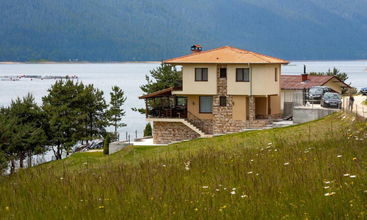 Divna Guest House Dospat Bagian luar foto